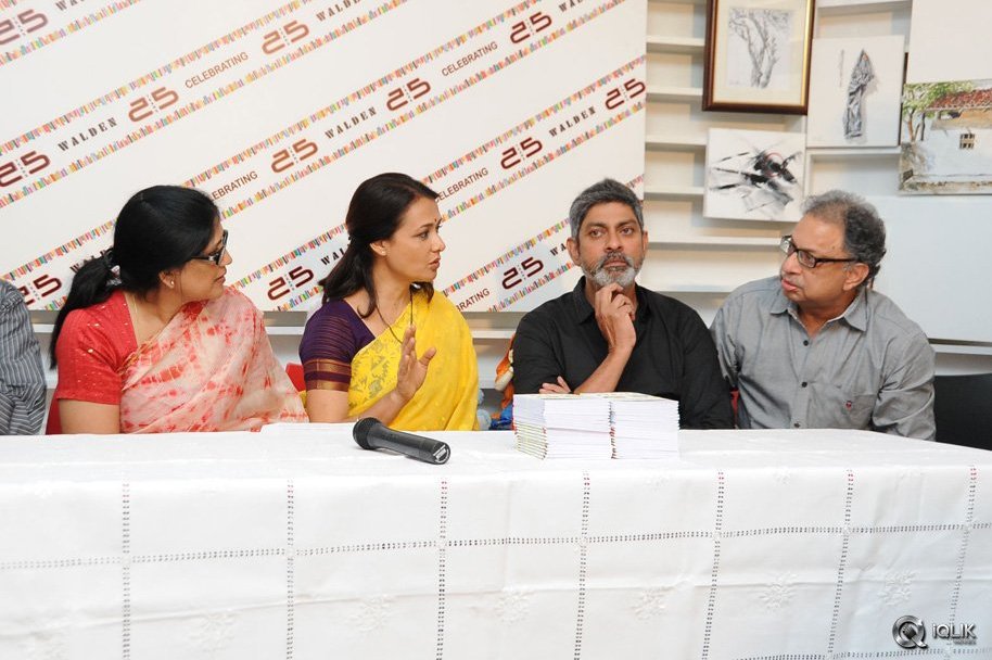 Celebs-at-Walden-25-Years-Press-Meet